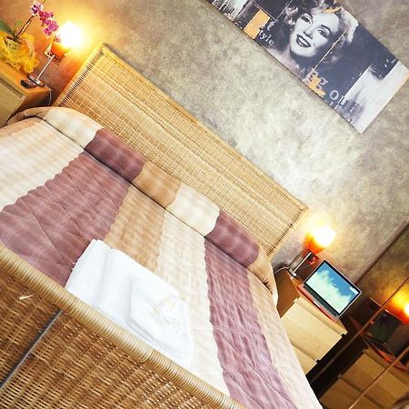 B&B Stephany Tirano Rum bild